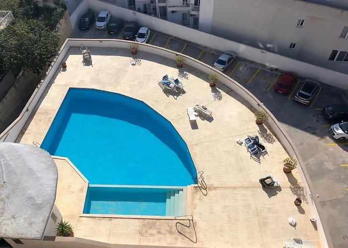 For 4 With Pool In Swieqi St Julians Is-Swieqi