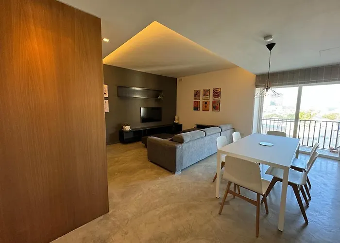 For 4 With Pool In Swieqi St Julians Daire