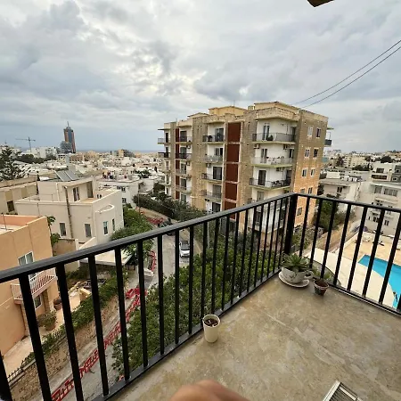 For 4 With Pool In Swieqi St Julians Apartmán